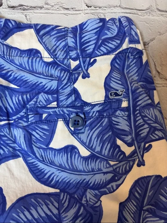 Vineyard Vines Blue and White Tropical Leaf Women's Shorts (0002) - Picture 3 of 3